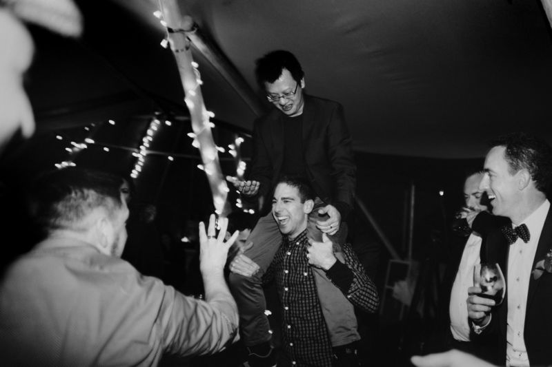 candid of guests dancing