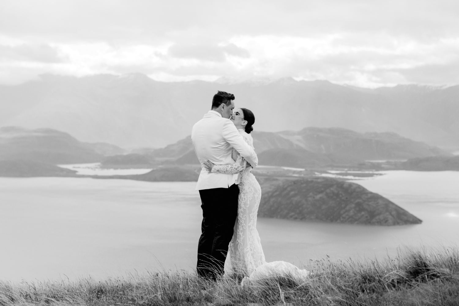 bride and groom kissing on mountaintop